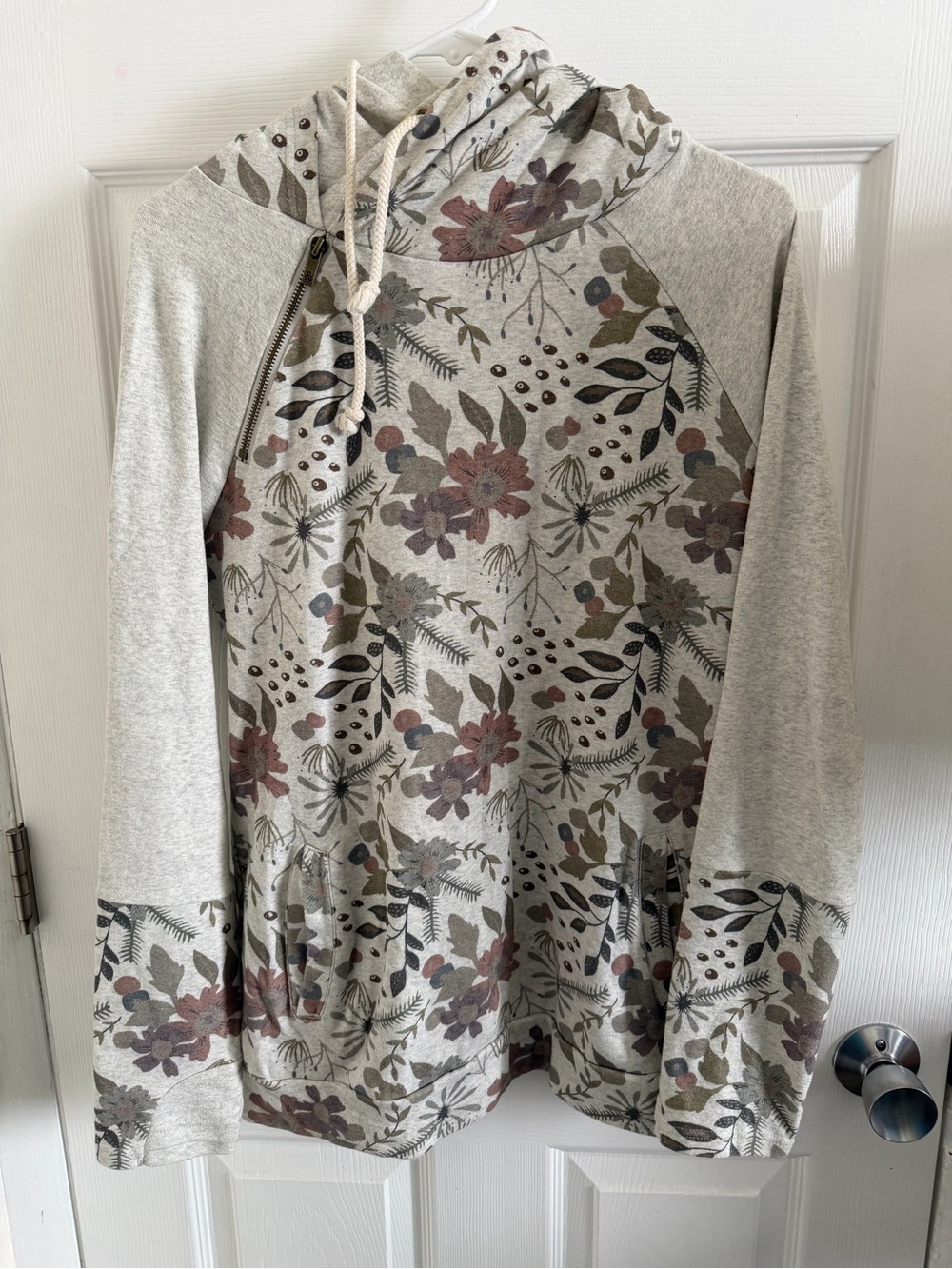 AMPERSAND AVE Floral Print Lightweight Hoodie in Heather Gray and Mauve
